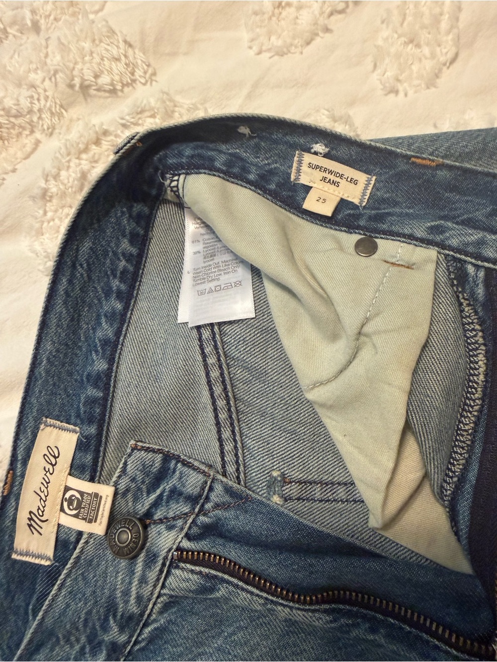 Madewell women’s super wide leg jeans. Brand new without tags. Size 25.